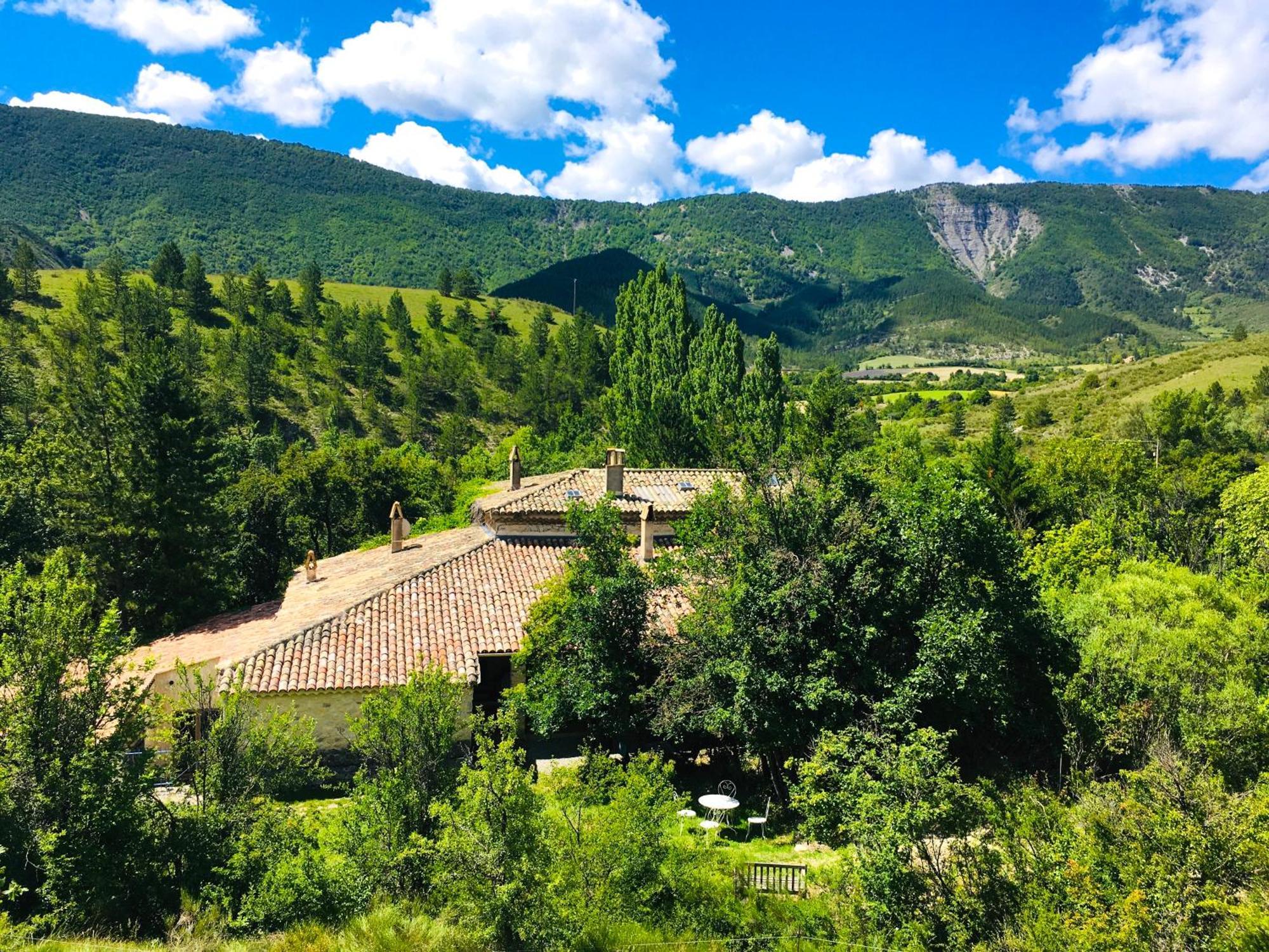 Le Moulin De La Viorne, Gite Avec Piscine Au Coeur De La Nature En Haute-Provence Les Omergues Exterior photo